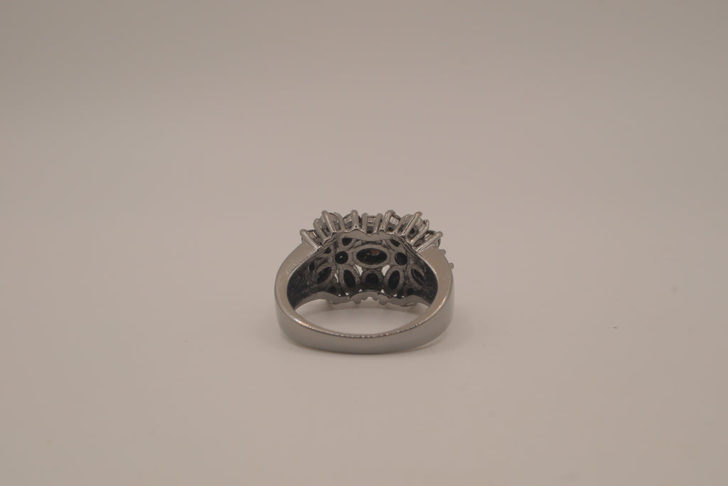 10 KT black floral cluster statement ring