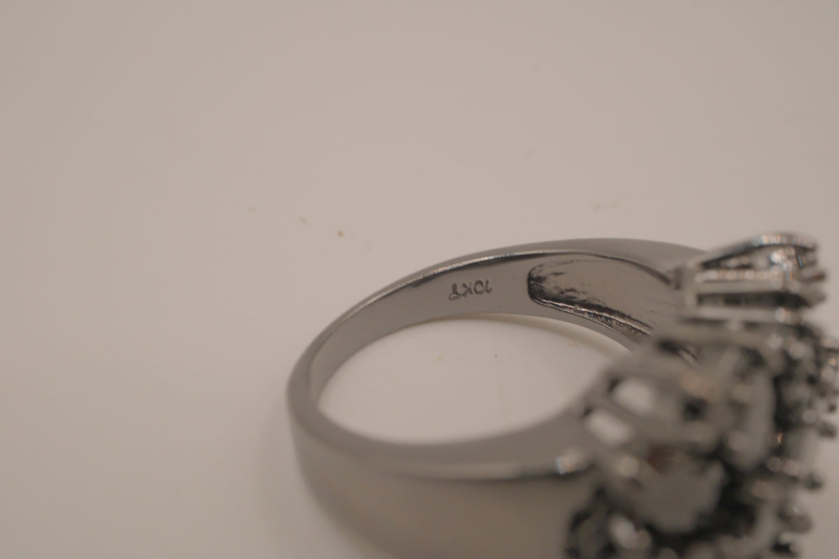10 KT black floral cluster statement ring