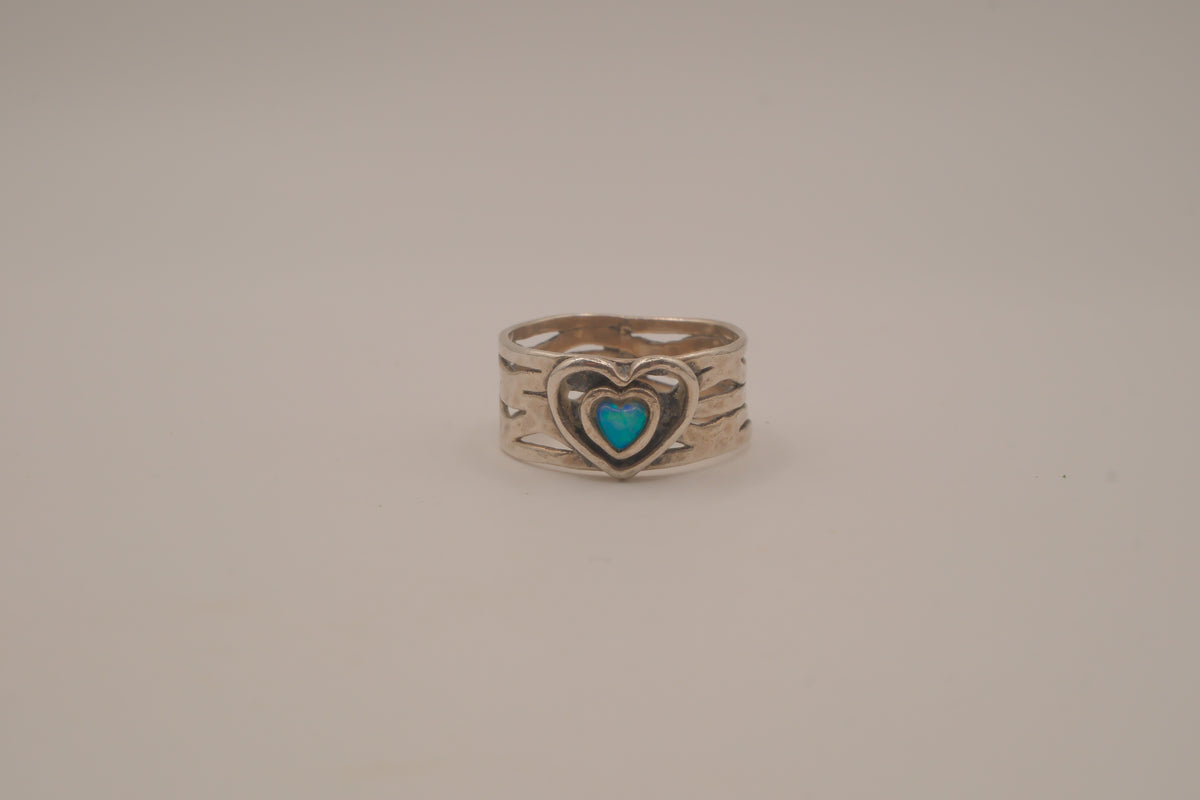 Vintage sterling silver heart cutout ring