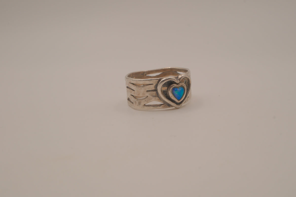 Vintage sterling silver heart cutout ring