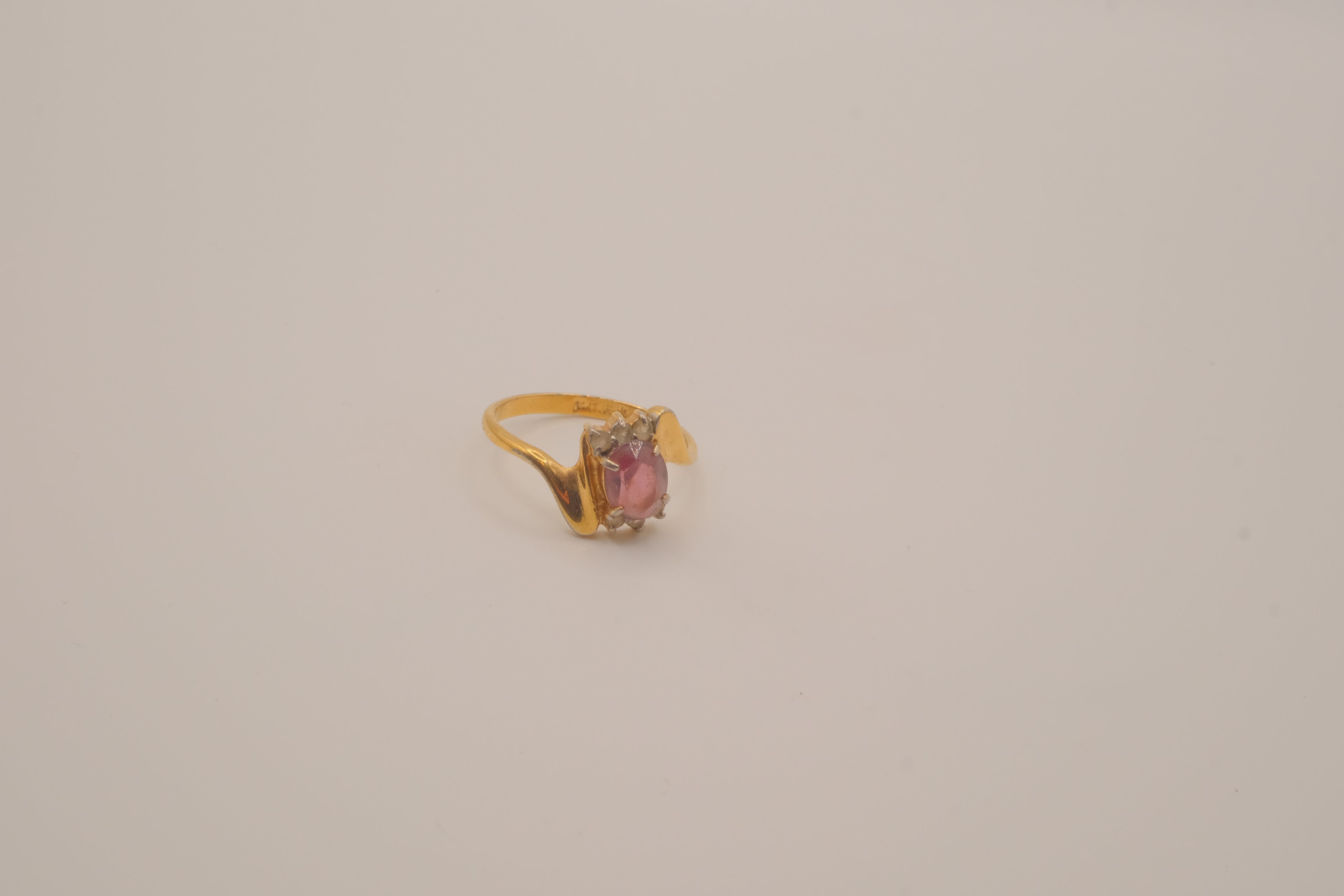 Vintage yellow gold bypass ring