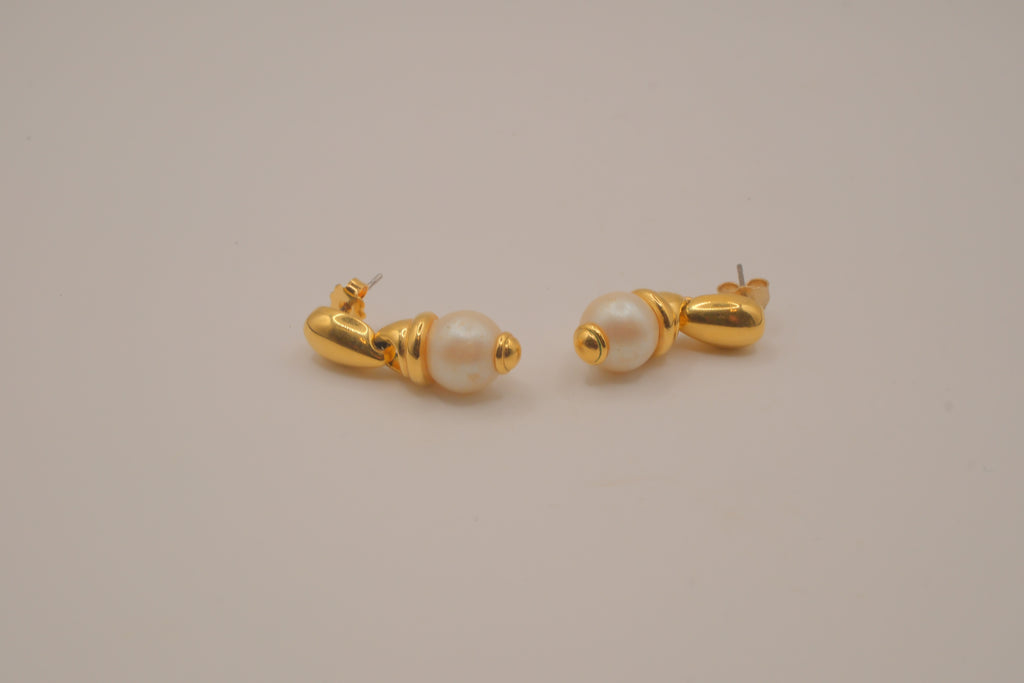 Vintage gold-toned faux Pearl drop earrings