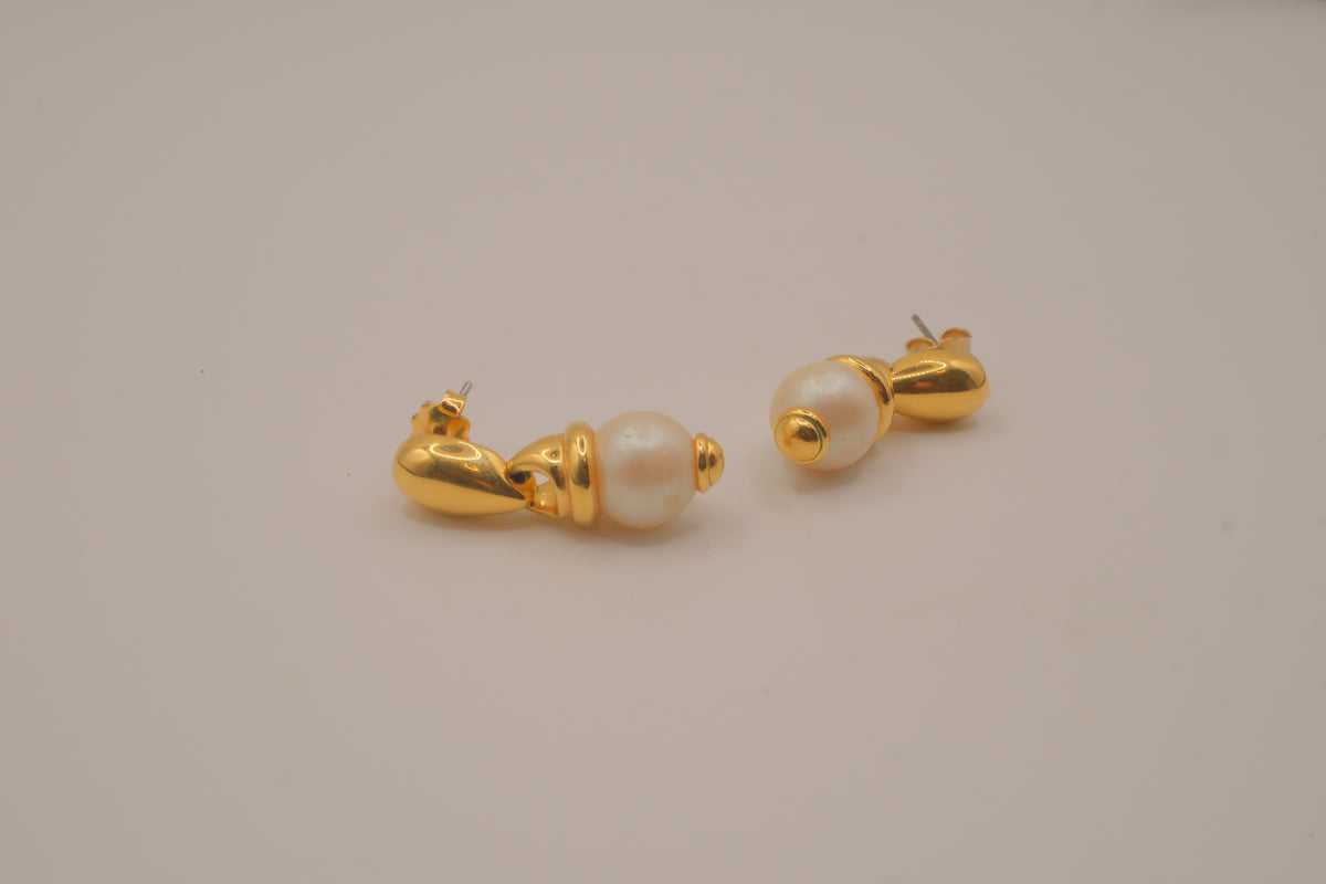 Vintage gold-toned faux Pearl drop earrings