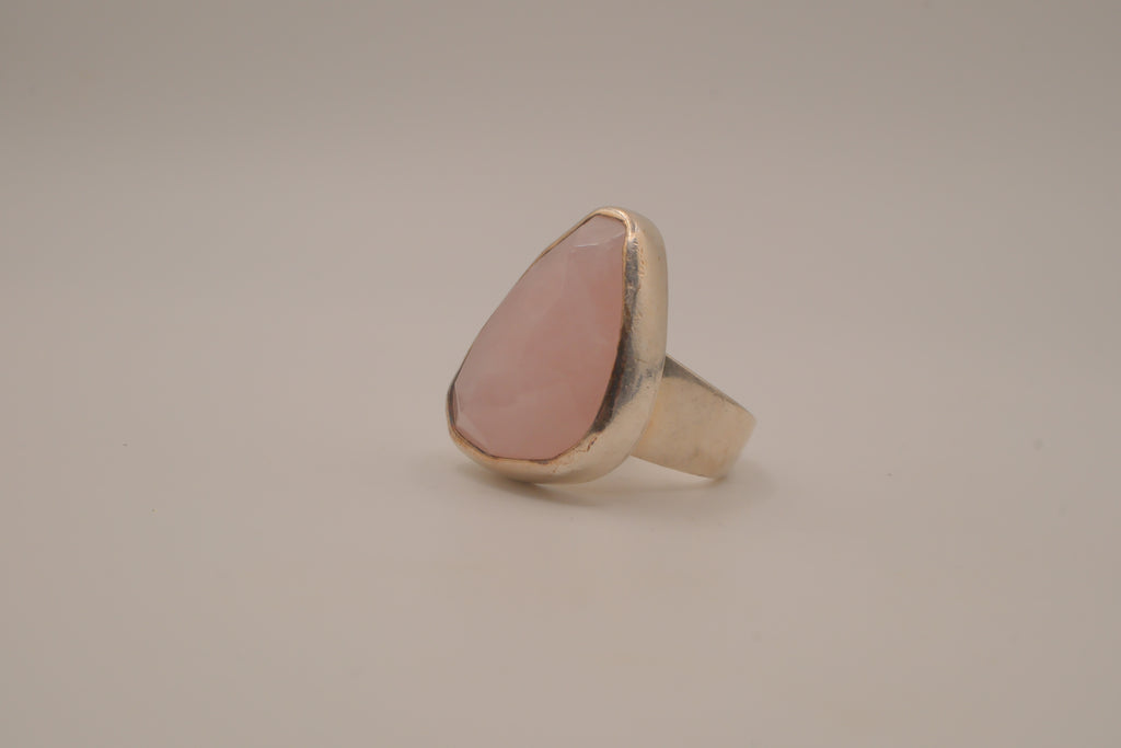 Sterling silver rose quartz cocktail ring