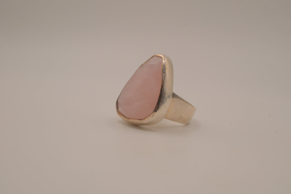 Sterling silver rose quartz cocktail ring