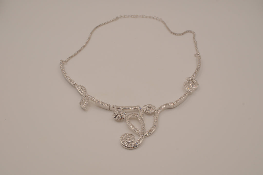 Vintage white rhinestones floral pendant necklace