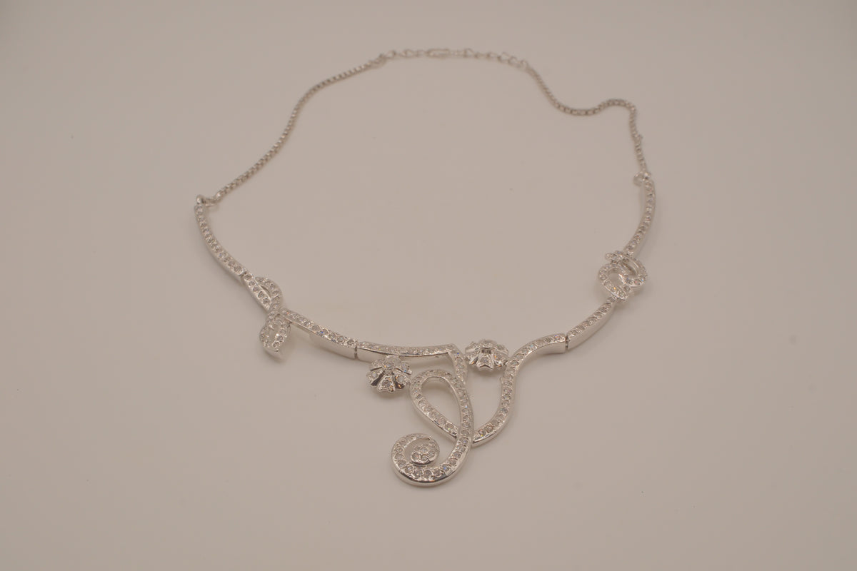 Vintage white rhinestones floral pendant necklace