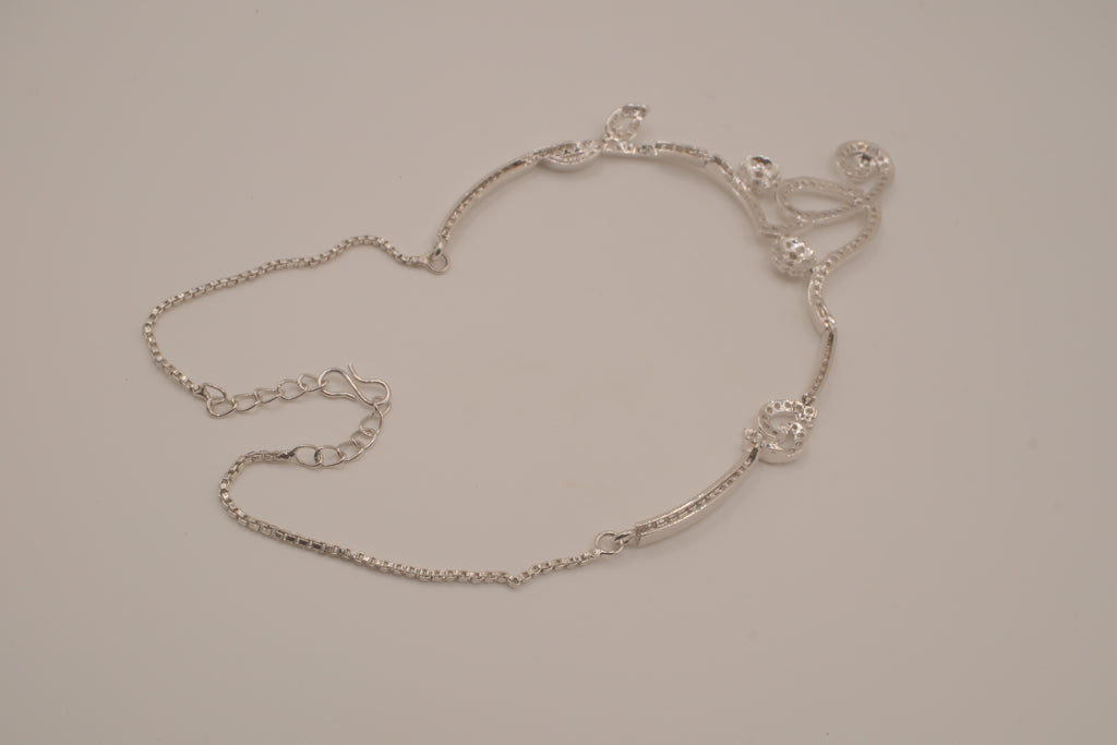 Vintage white rhinestones floral pendant necklace