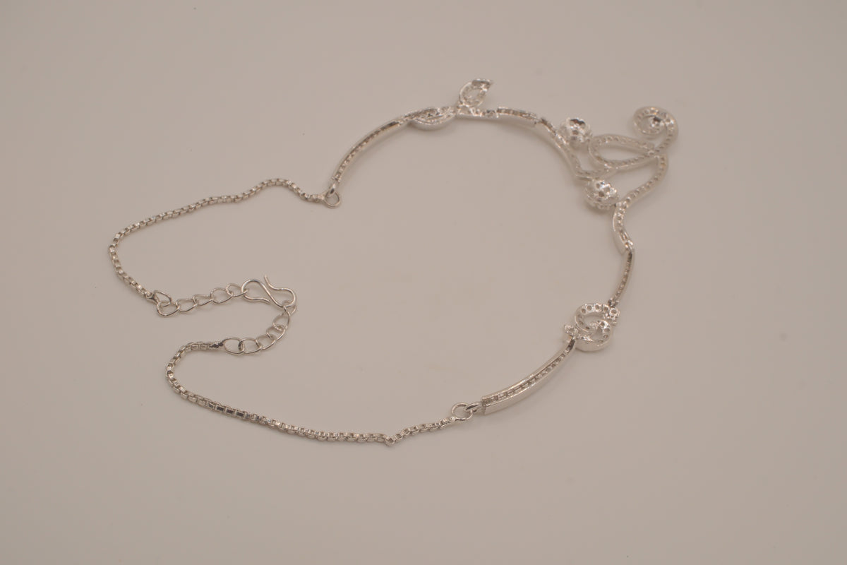 Vintage white rhinestones floral pendant necklace