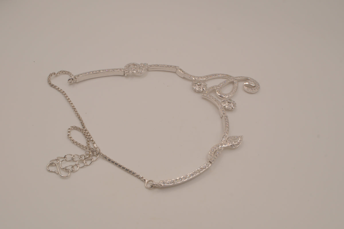 Vintage white rhinestones floral pendant necklace
