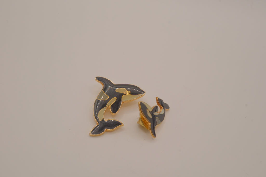 Sandy Cove cloisonné enamel orca Brooch and Pin