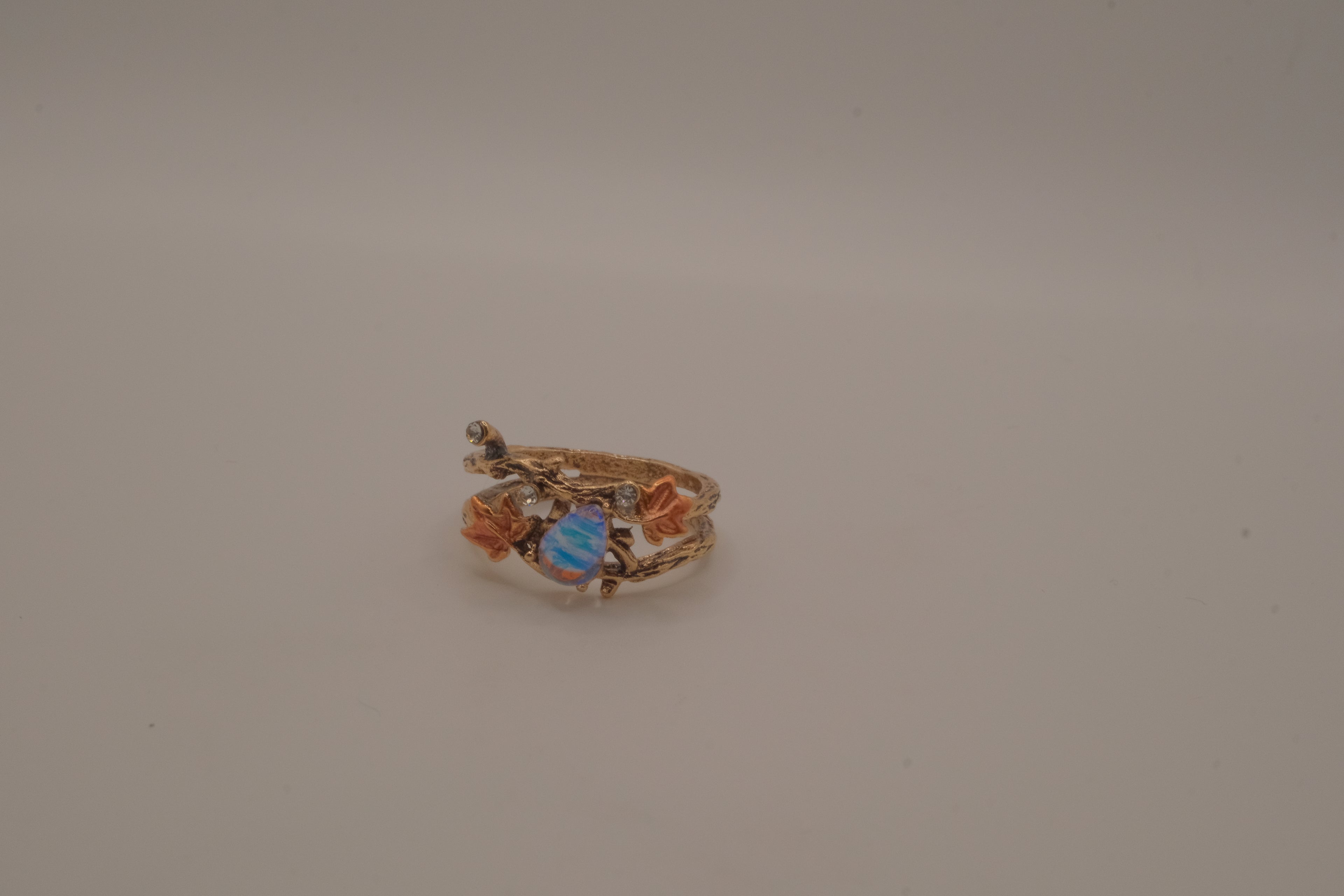 Nature-inspired vintage maple leaf twig ring
