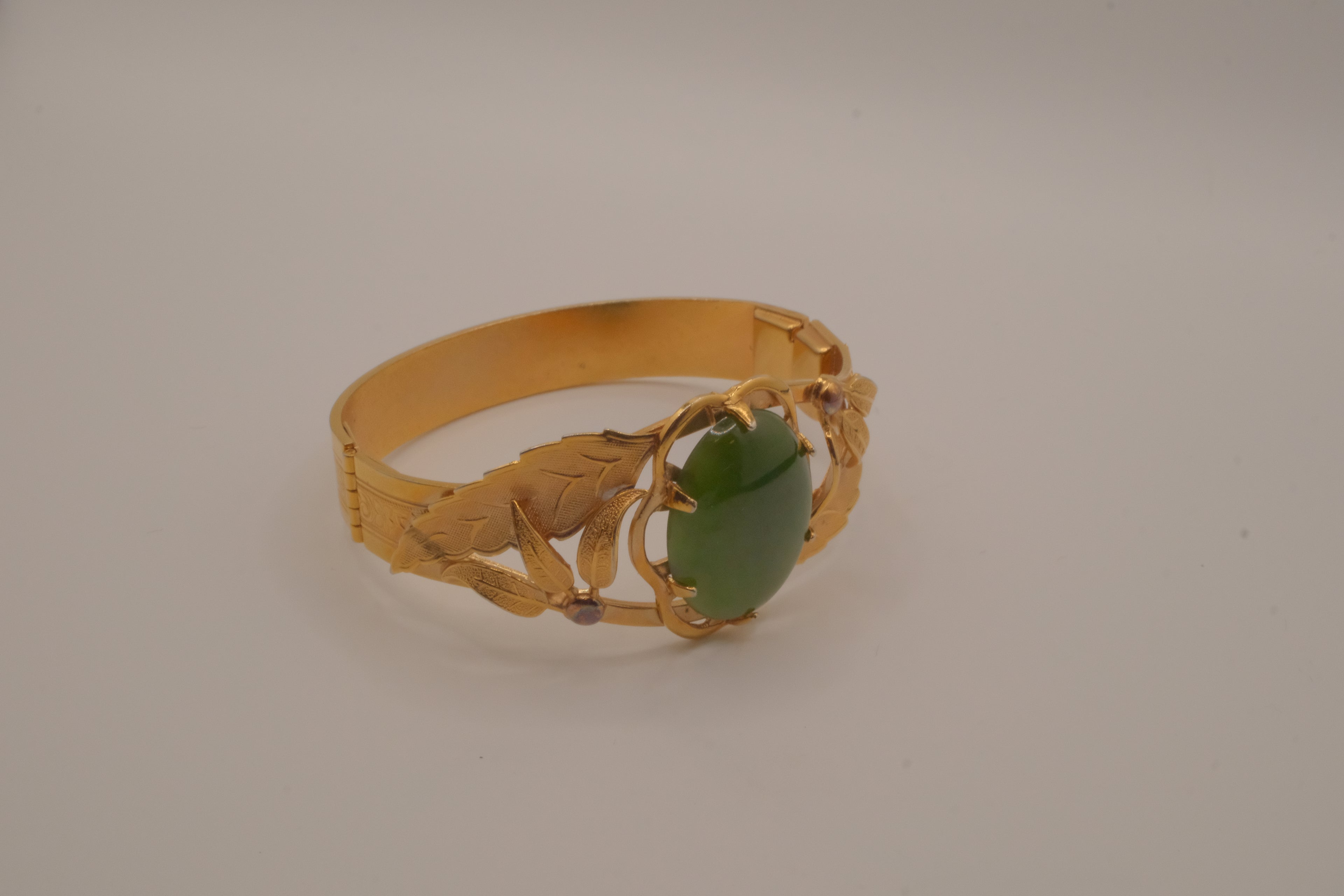 Vintage Nephrite jade cabochon hinged bangle bracelet
