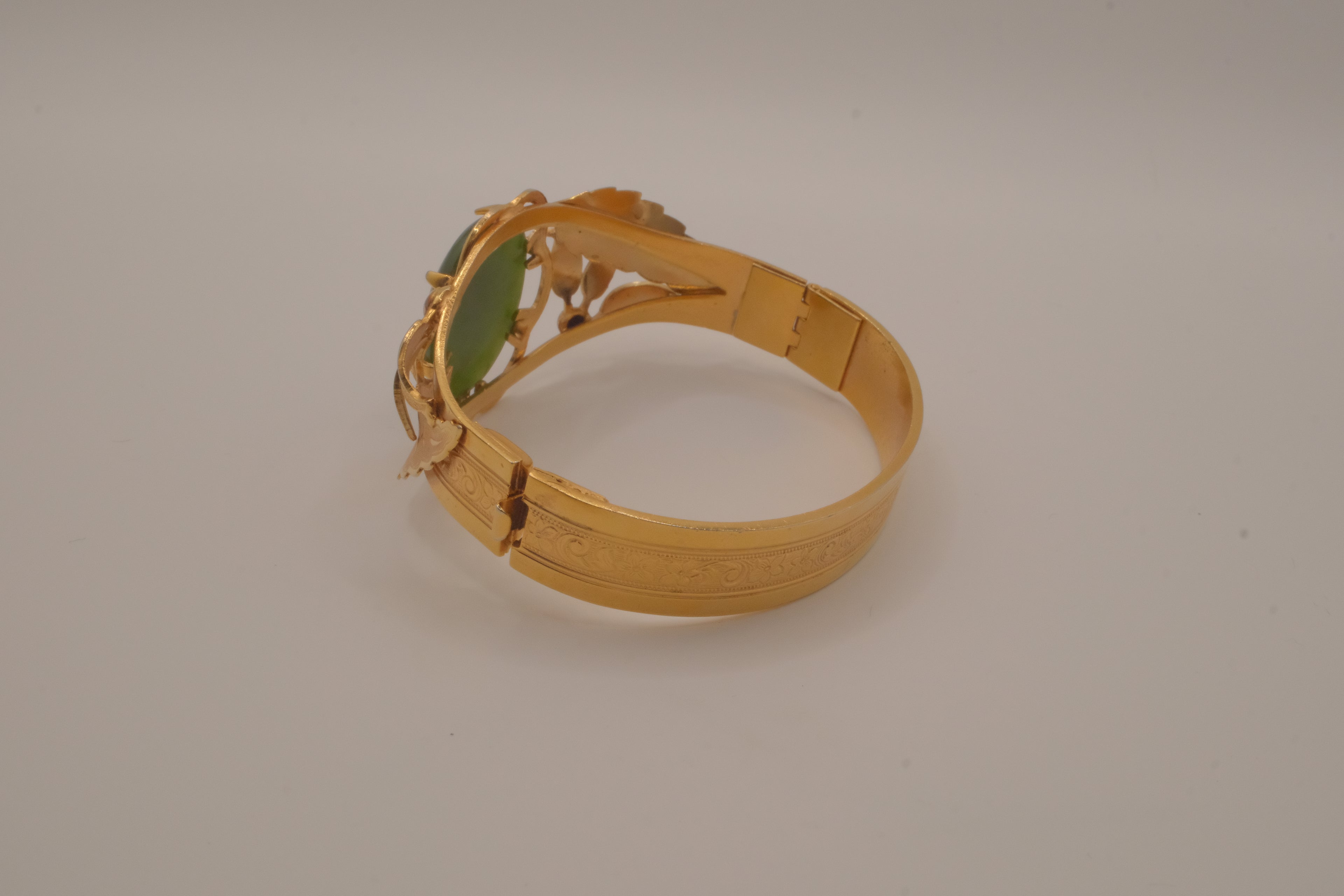 Vintage Nephrite jade cabochon hinged bangle bracelet