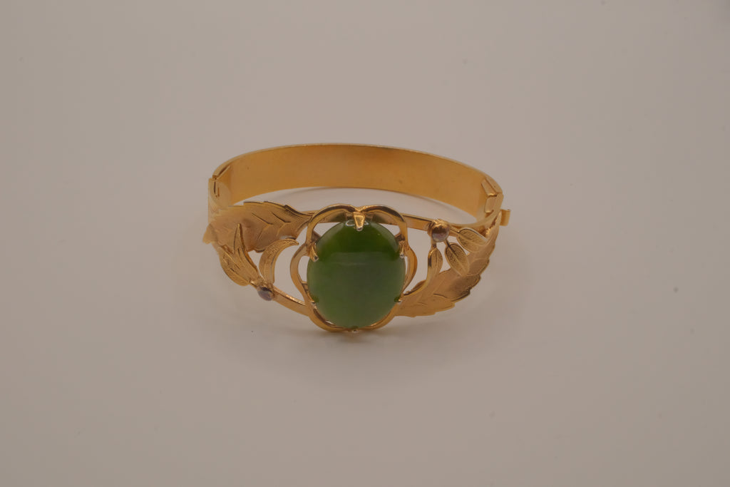 Vintage Nephrite jade cabochon hinged bangle bracelet