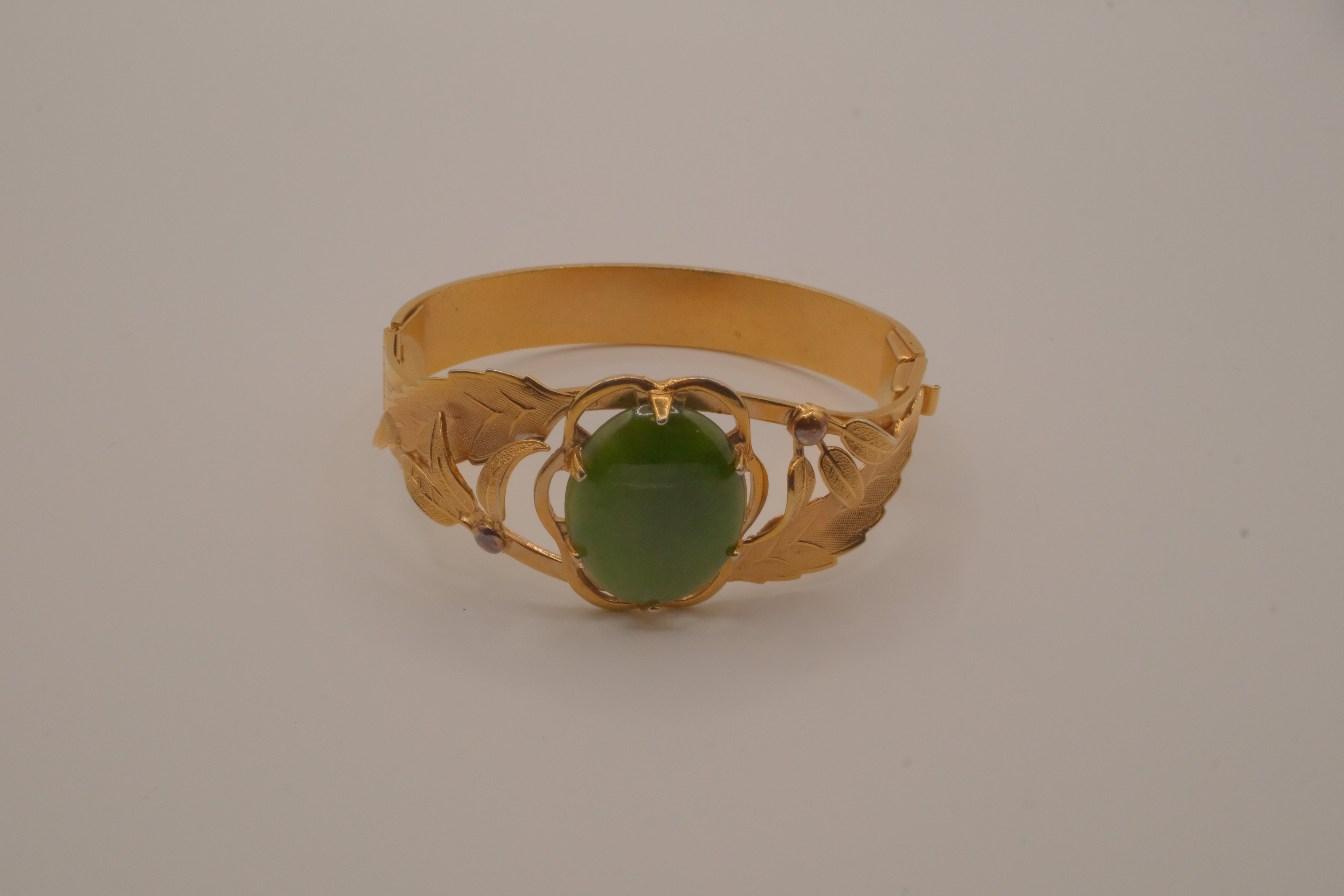 Vintage Nephrite jade cabochon hinged bangle bracelet