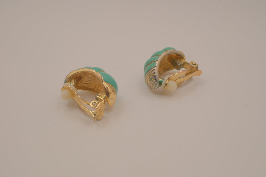 Vintage turquoise ribbed dome clip-on earrings