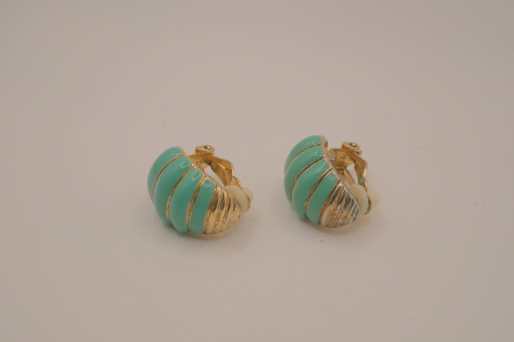 Vintage turquoise ribbed dome clip-on earrings