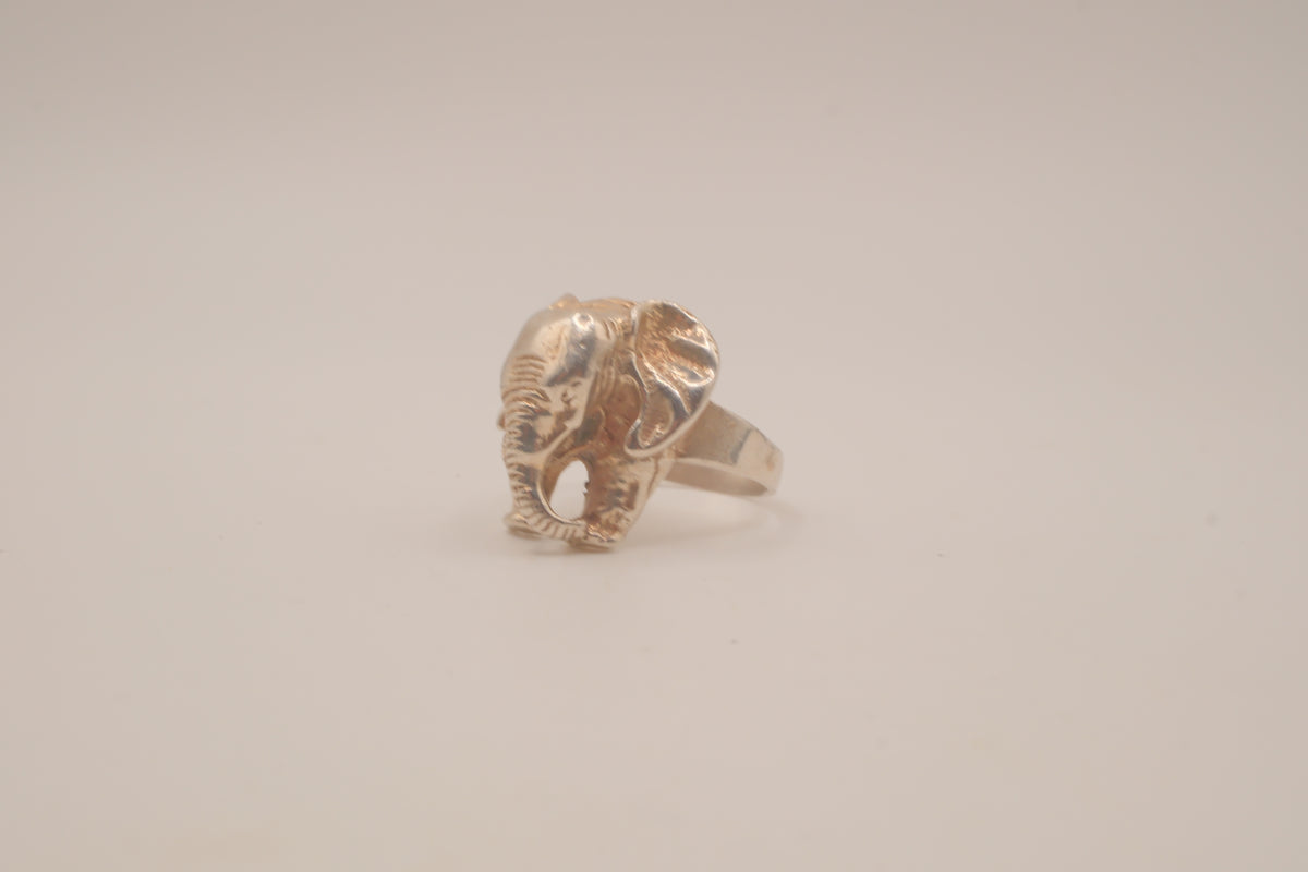Vintage Sterling silver sculpted elephant ring