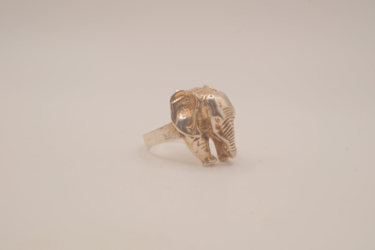 Vintage Sterling silver sculpted elephant ring