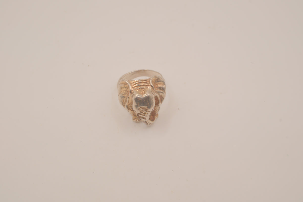 Vintage Sterling silver sculpted elephant ring