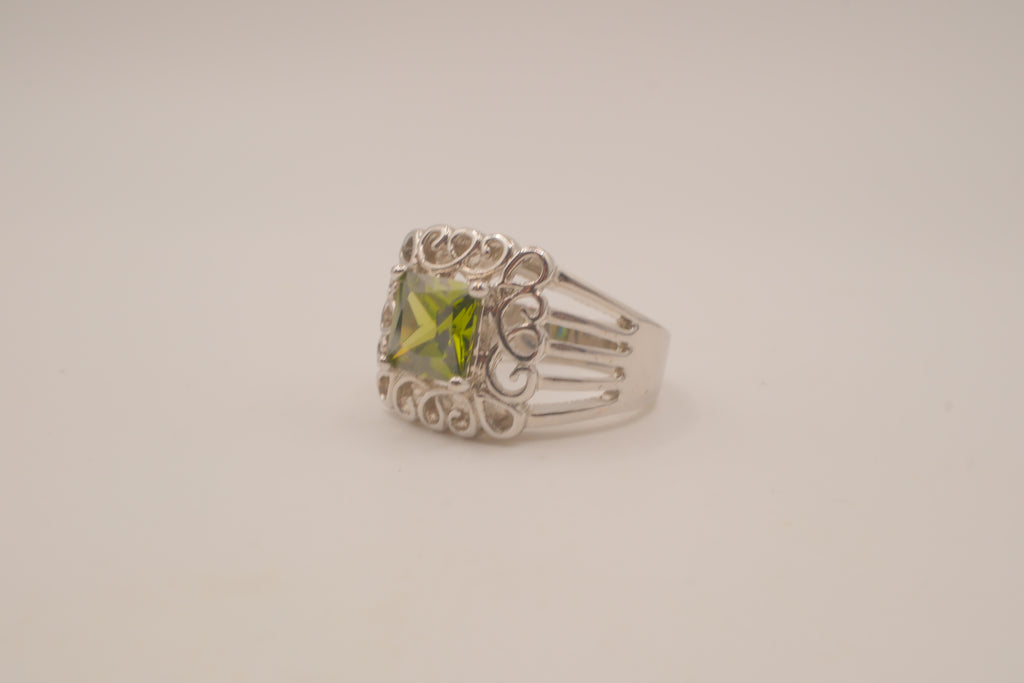Vintage Ornate Green stone ring
