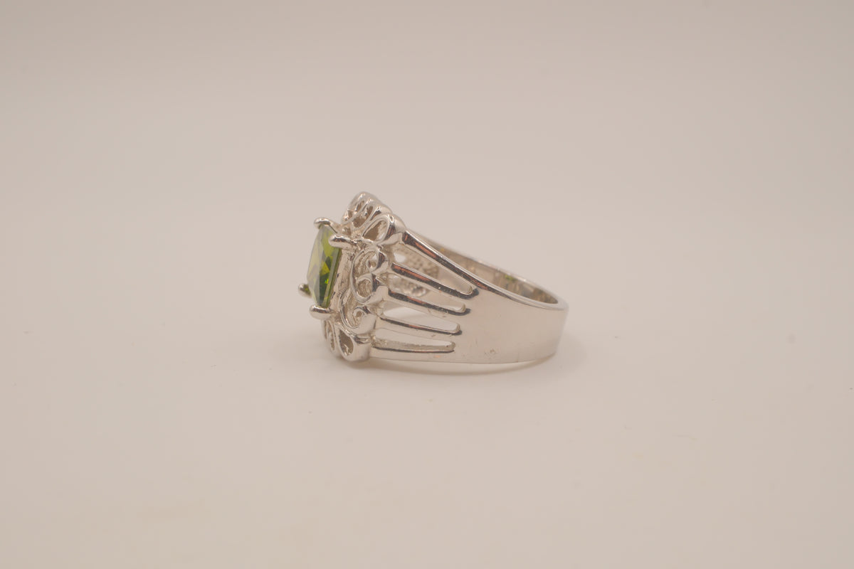 Vintage Ornate Green stone ring