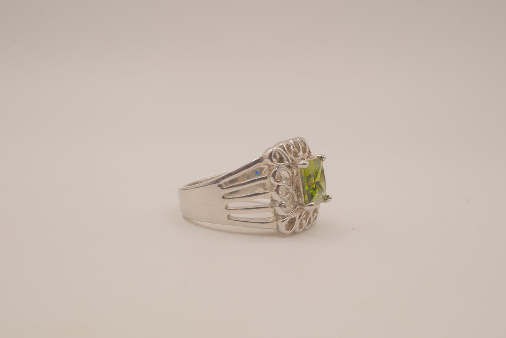 Vintage Ornate Green stone ring
