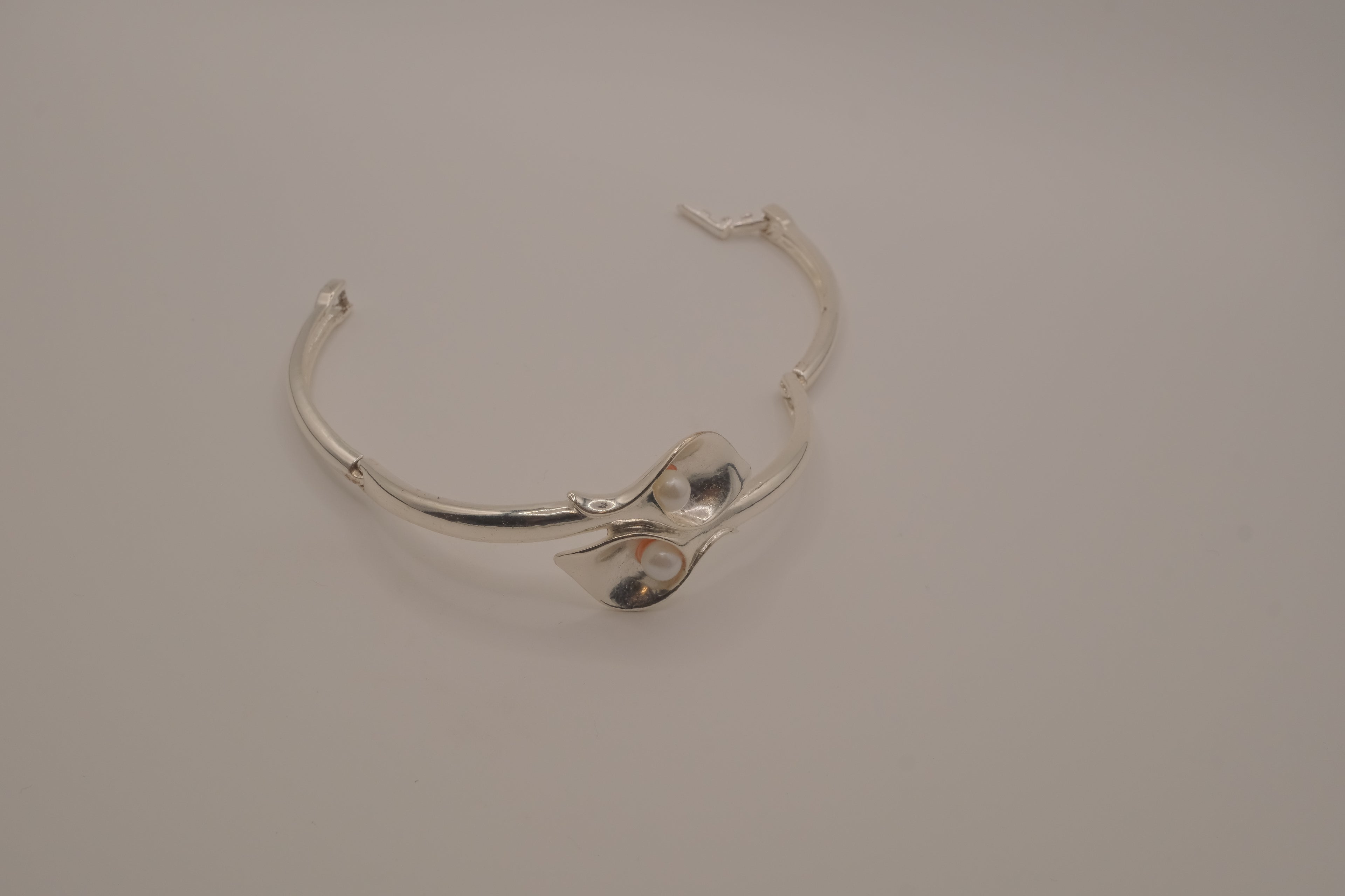 Avon Twin overlapping Calla Lily bangle bracelet