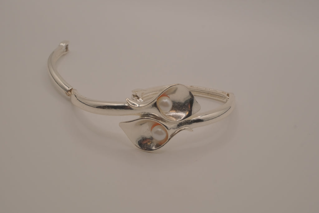 Avon Twin overlapping Calla Lily bangle bracelet