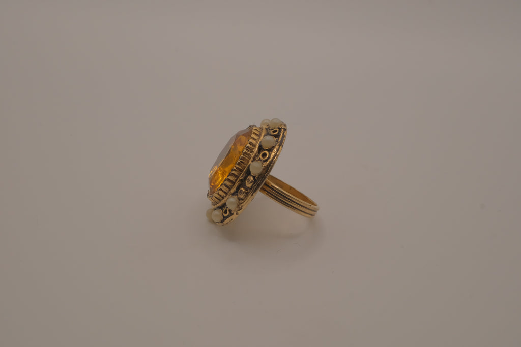 Vintage honey-amber cocktail ring&nbsp;