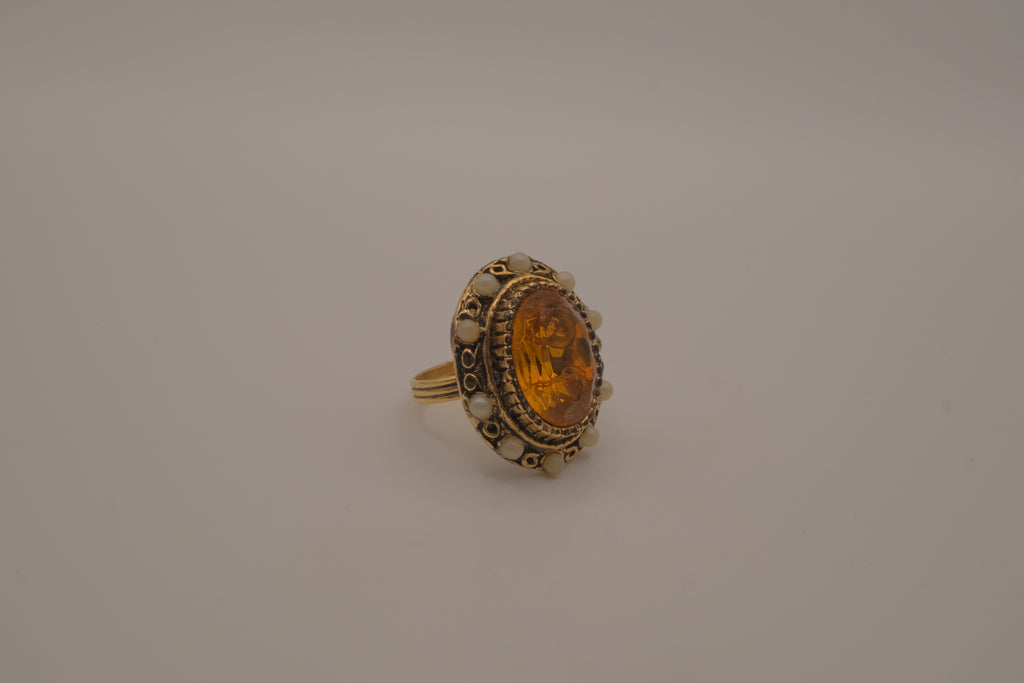 Vintage honey-amber cocktail ring&nbsp;