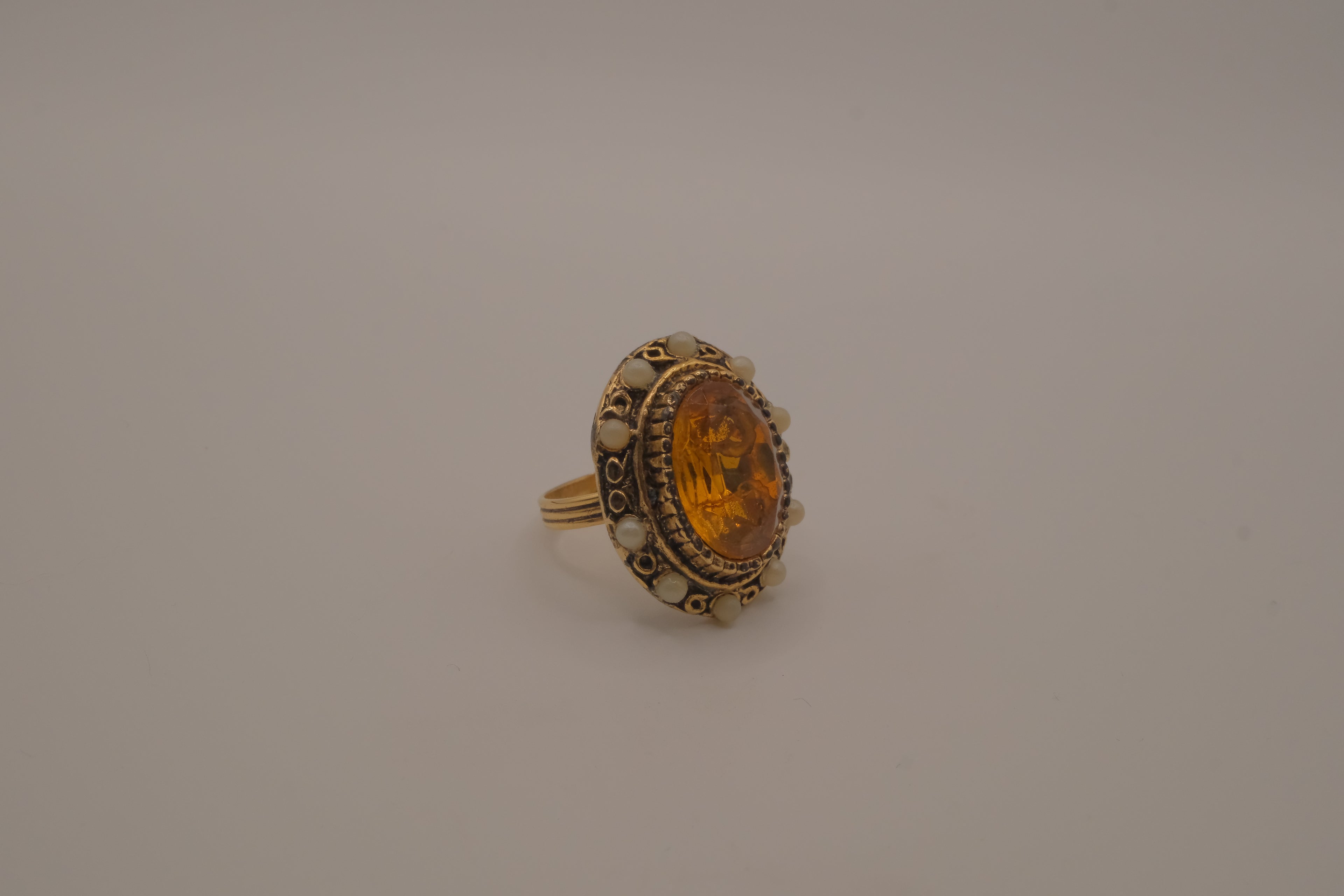 Vintage honey-amber cocktail ring&nbsp;