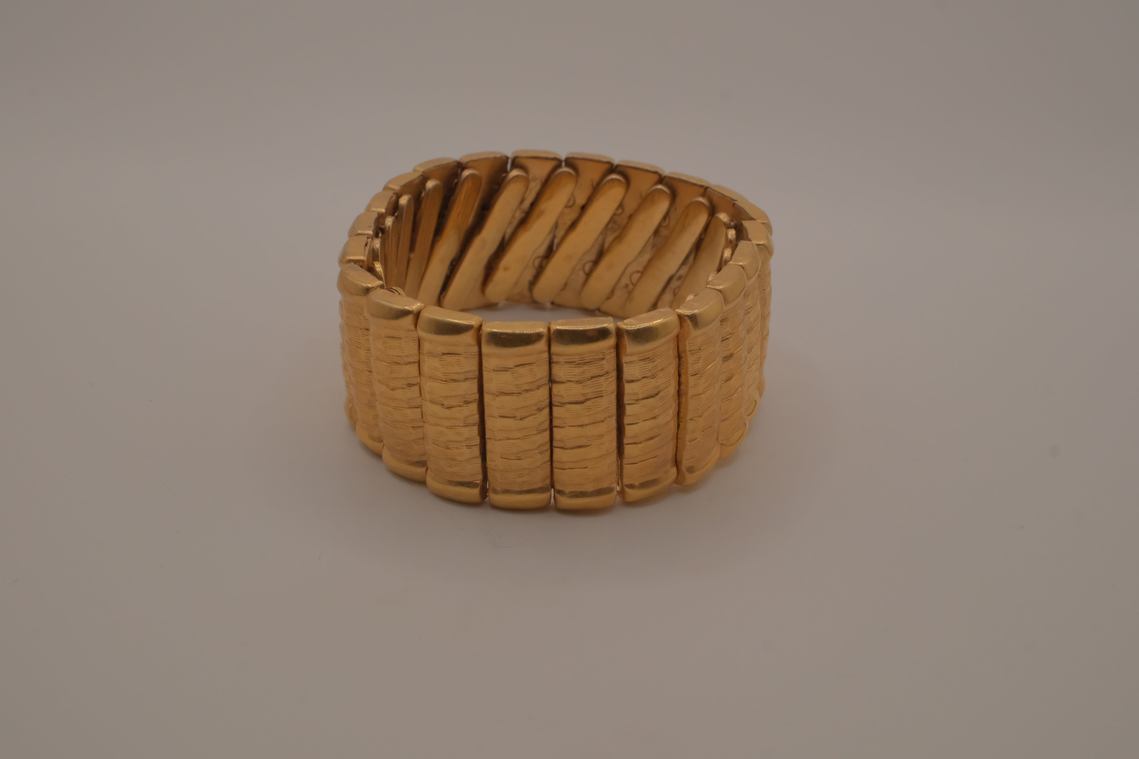 Vintage Hong Kong signed etched gold-tone expandable stretch bracelet