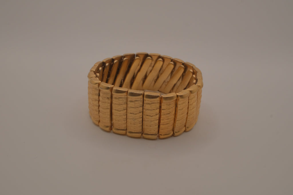 Vintage Hong Kong signed etched gold-tone expandable stretch bracelet