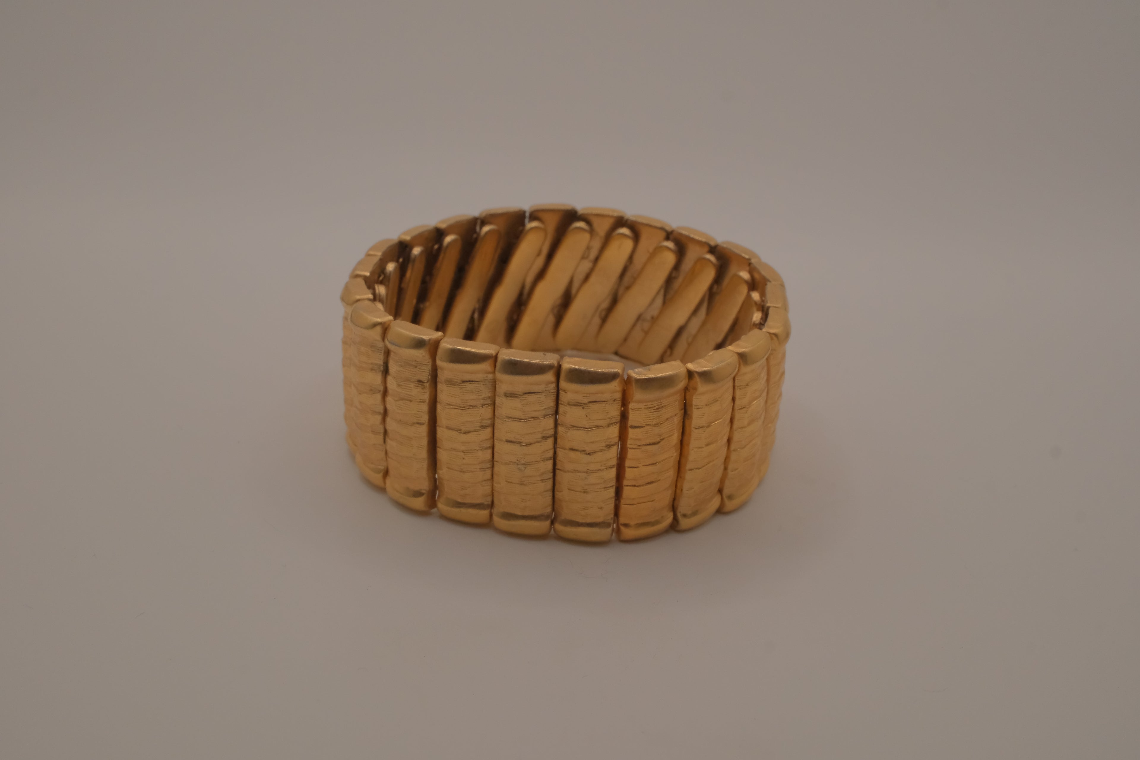 Vintage Hong Kong signed etched gold-tone expandable stretch bracelet