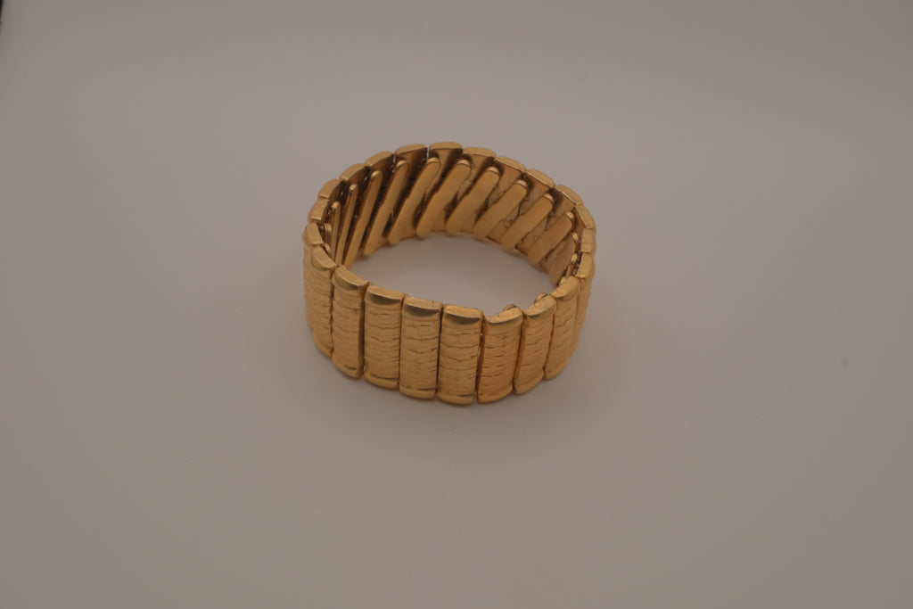 Vintage Hong Kong signed etched gold-tone expandable stretch bracelet