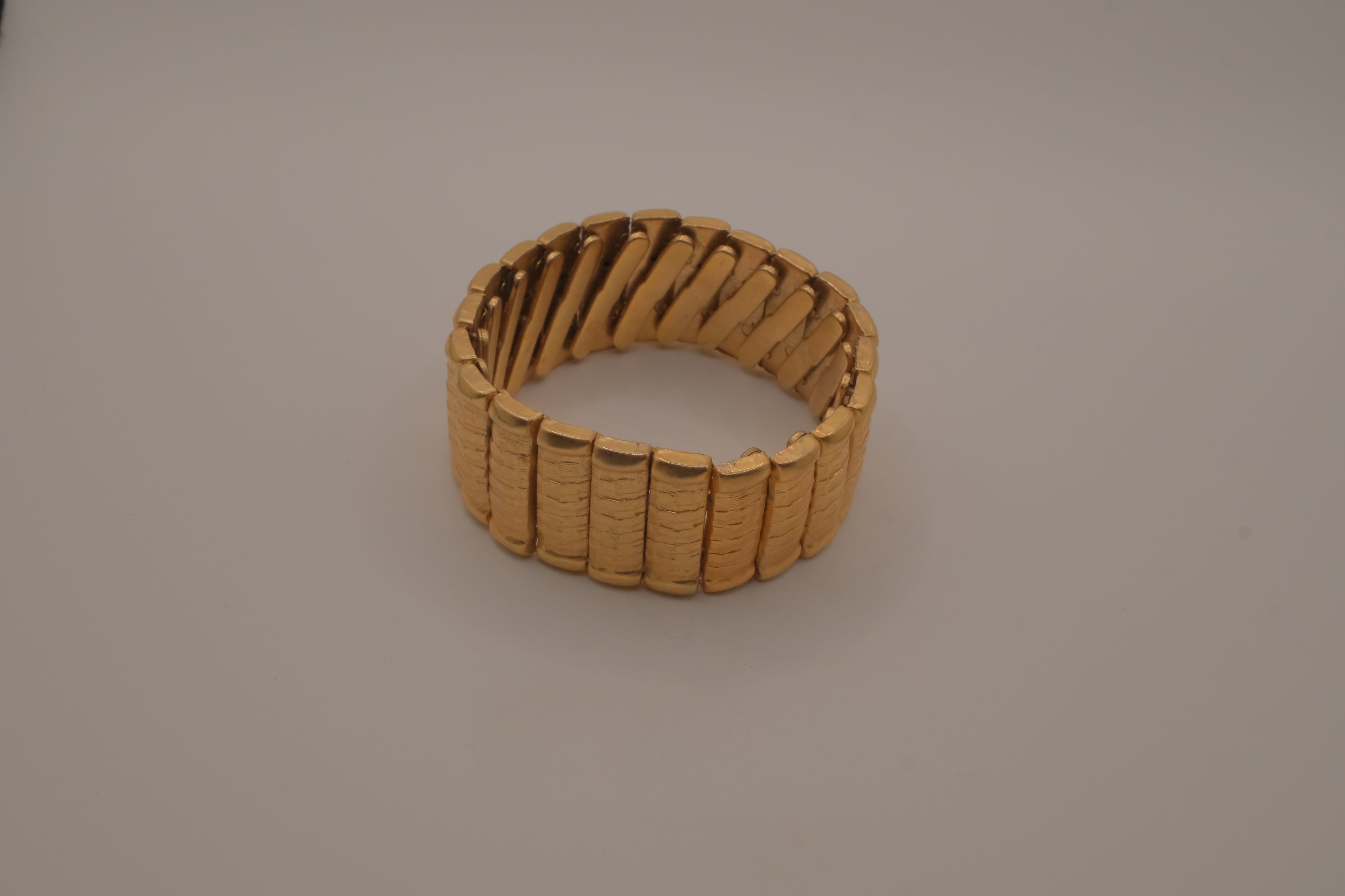 Vintage Hong Kong signed etched gold-tone expandable stretch bracelet