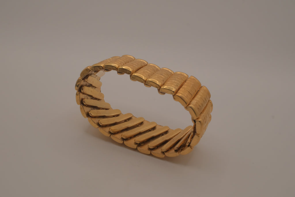 Vintage Hong Kong signed etched gold-tone expandable stretch bracelet