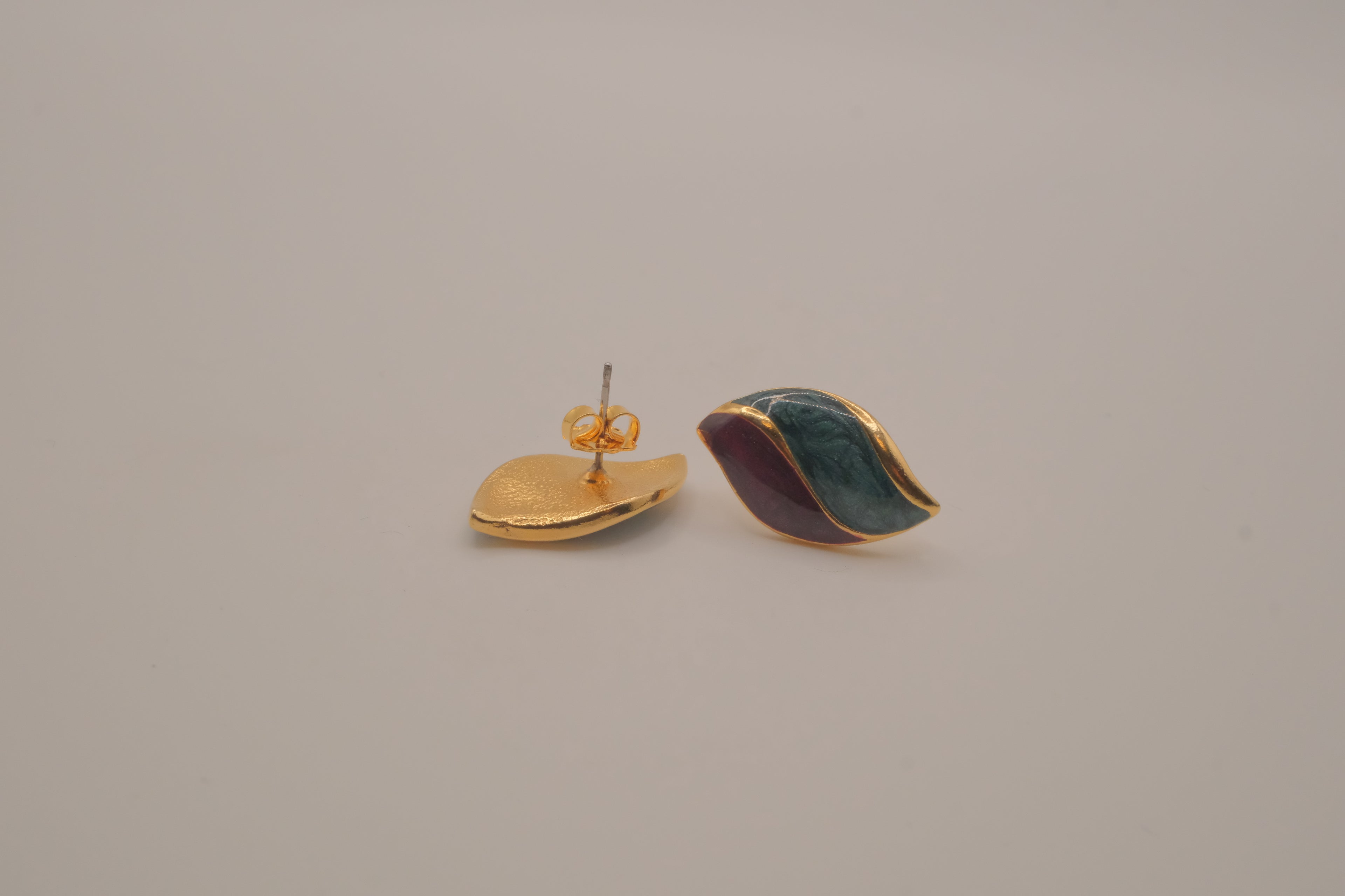 Vintage 1980s gold-tone enamel leaf earrings