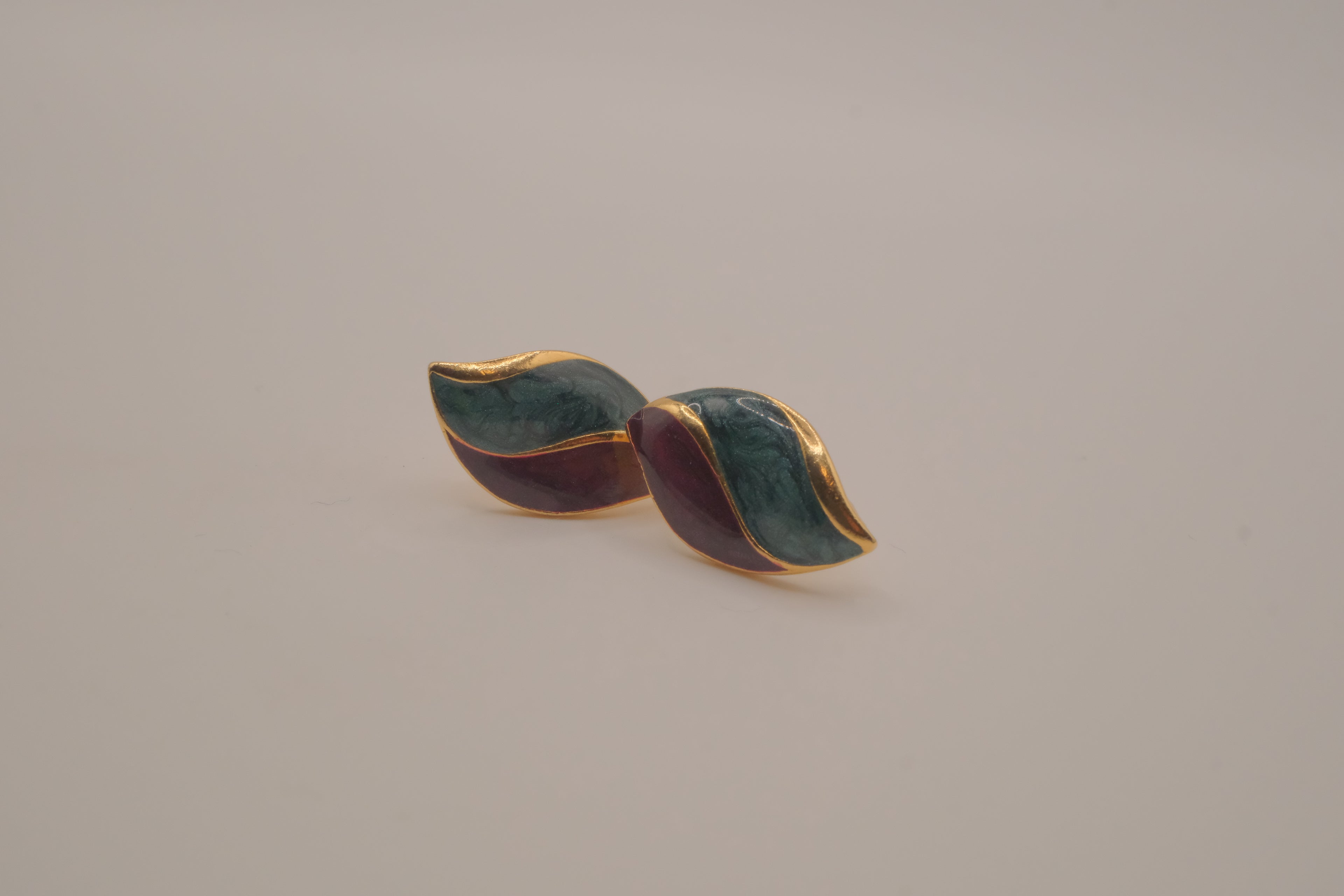 Vintage 1980s gold-tone enamel leaf earrings