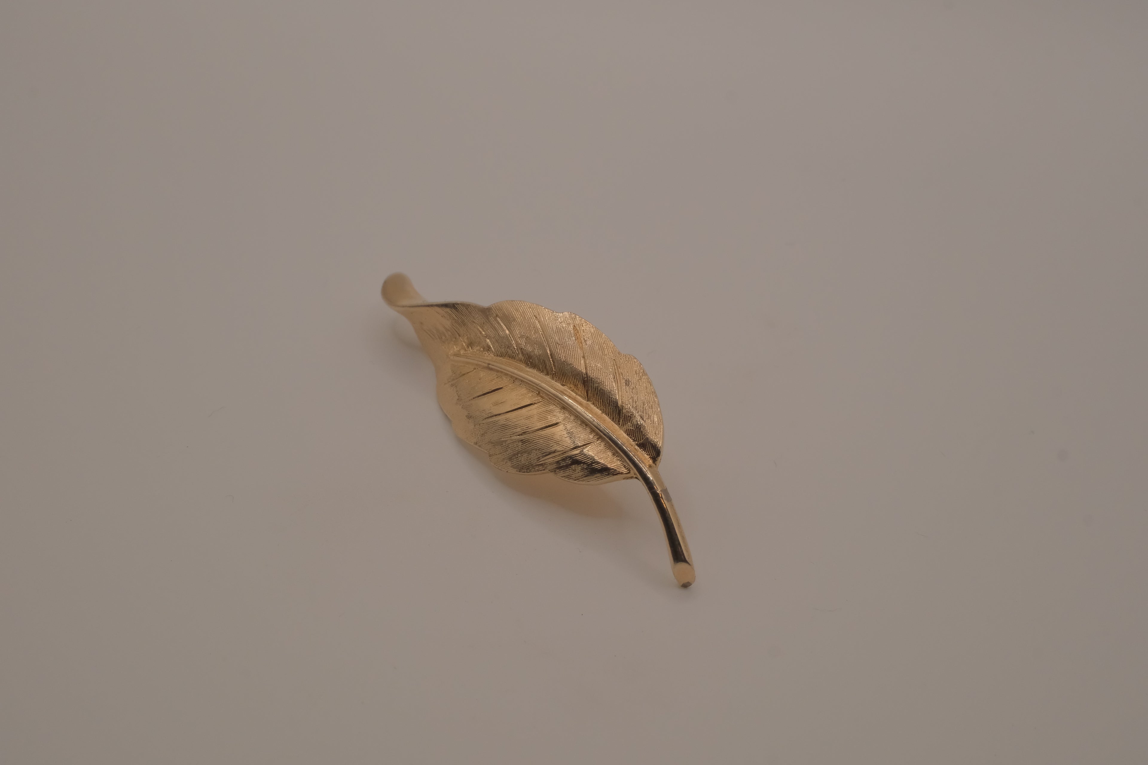 Avon "Graceful Leaf" gold-tone brooch