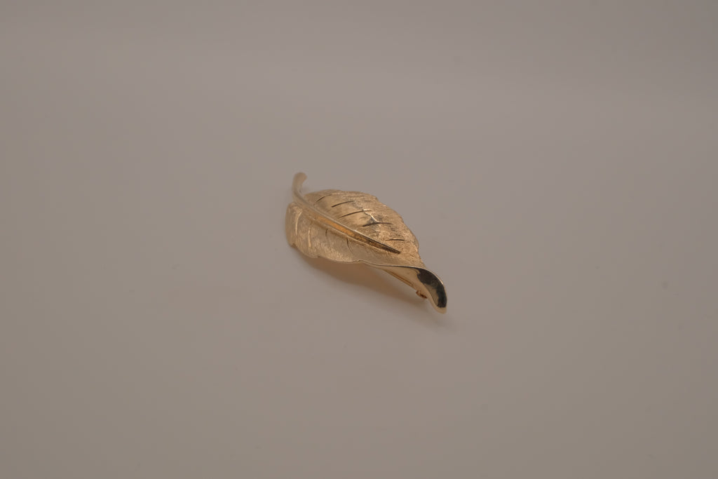 Avon "Graceful Leaf" gold-tone brooch