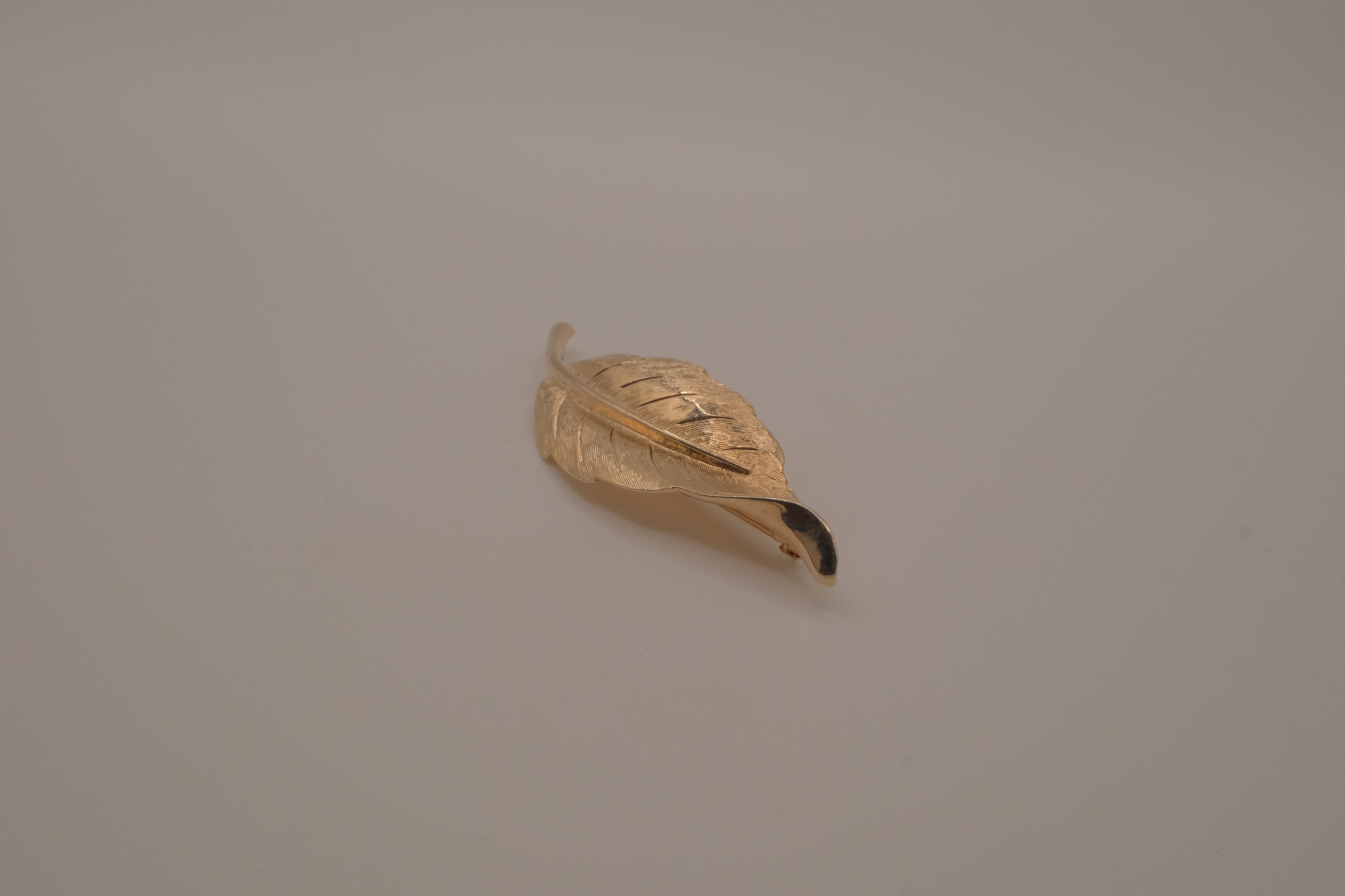 Avon "Graceful Leaf" gold-tone brooch