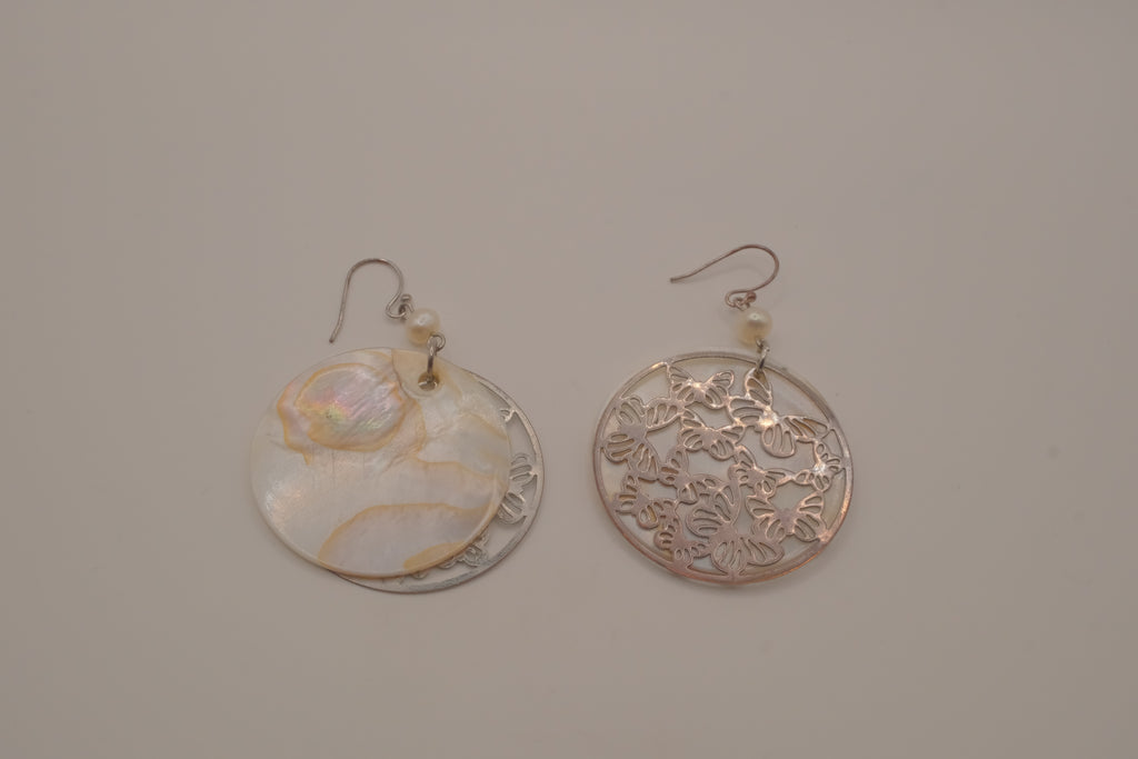 Mother-of-pearl Butterfly filigree disc earring
