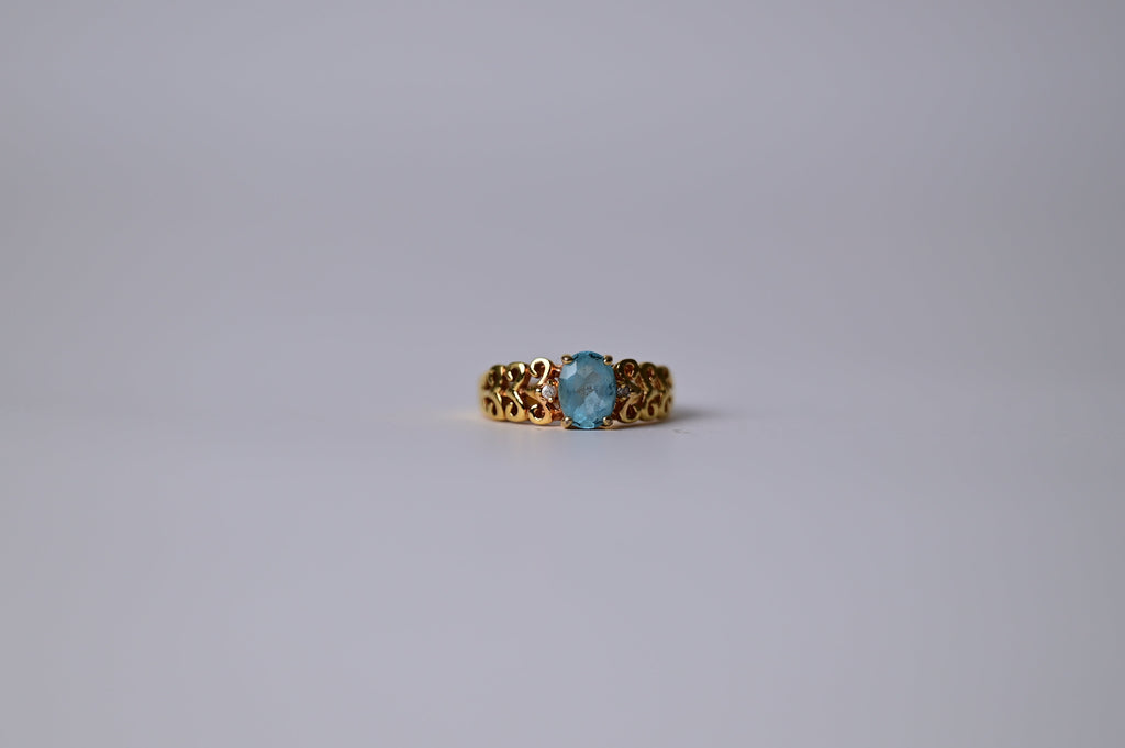 Vintage Avon Gold Tone Blue And Clear Glass Ring