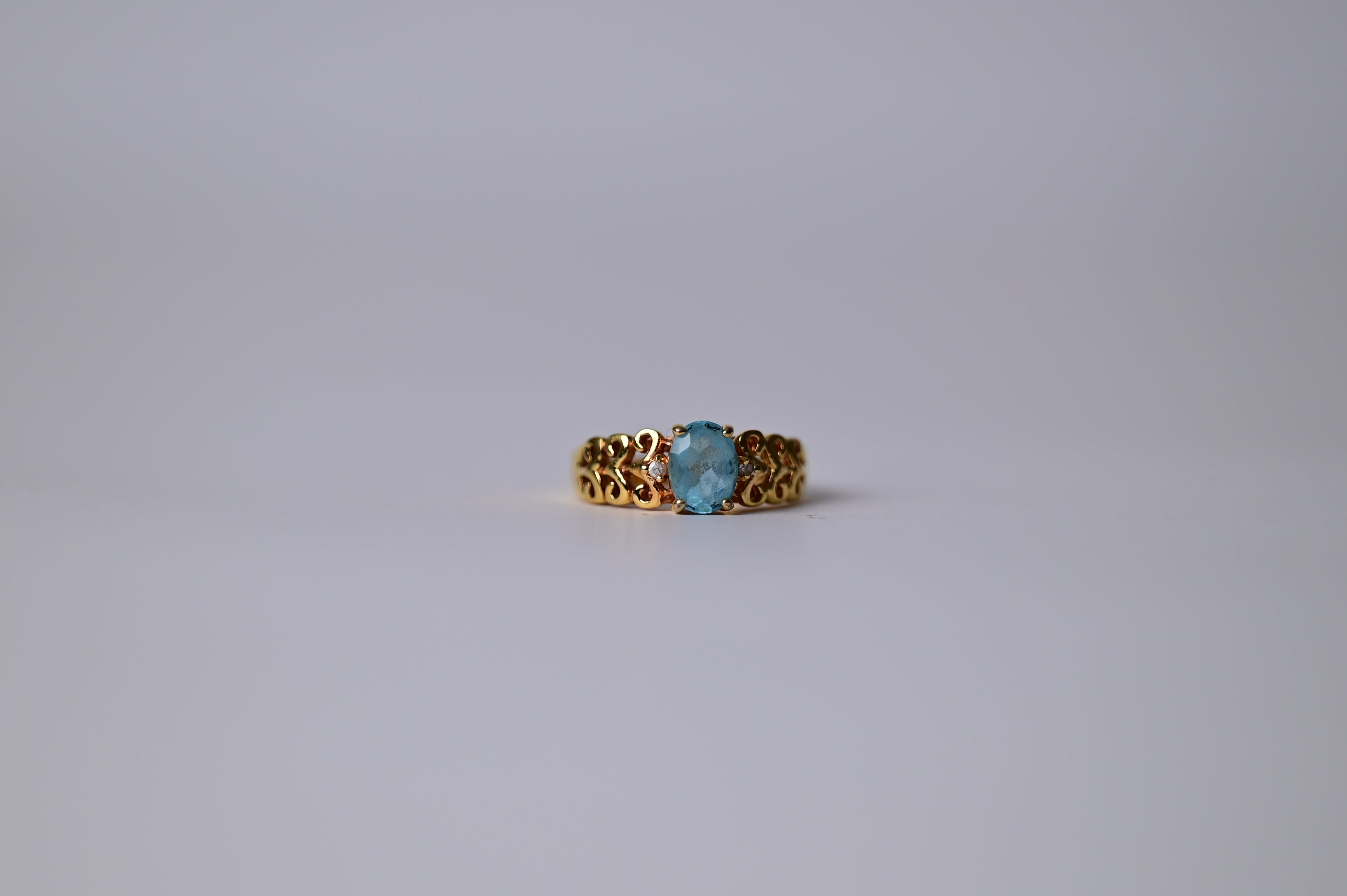 Vintage Avon Gold Tone Blue And Clear Glass Ring