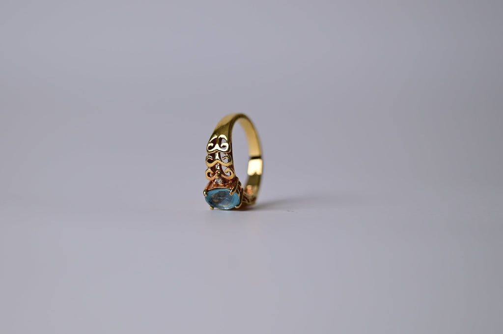 Vintage Avon Gold Tone Blue And Clear Glass Ring