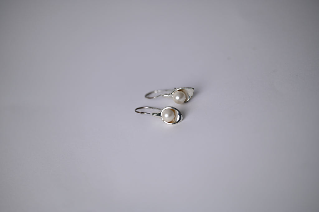 Vintage Avon Cala Lily Silver Earrings
